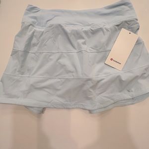 Lululemon NEW skirt. Size 6 long.